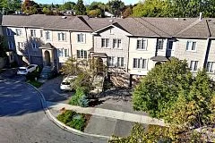 Att/Row/Townhouse in Toronto