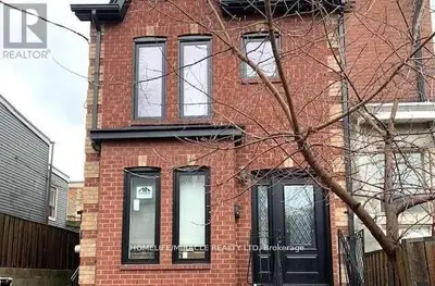 Triplex in Toronto