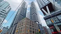 125 Blue Jays Way 2101, Toronto C01, ON M5V 0N5