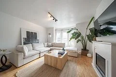 942 Queen Street W 2, Toronto C01, ON M6J 1G8