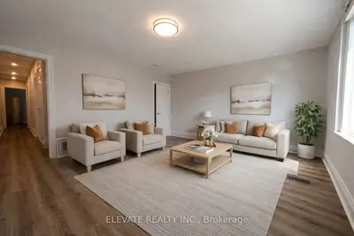Att/Row/Townhouse in Toronto