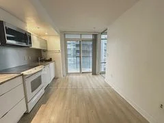 4K Spadina Avenue 829, Toronto C01, ON M5V 3Y9