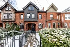 381 Wellesley Street E, Toronto C08, ON M4X 1H5