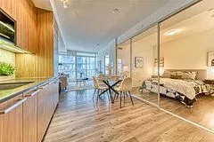 90 Queens Wharf Road 807, Toronto C01, ON M5V 0J4