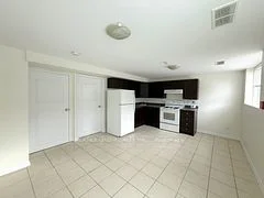 1 Clinton Street 3, Toronto C01, ON M6J 2N8