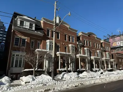 4 Portland Street B, Toronto C01, ON M5V 3N6
