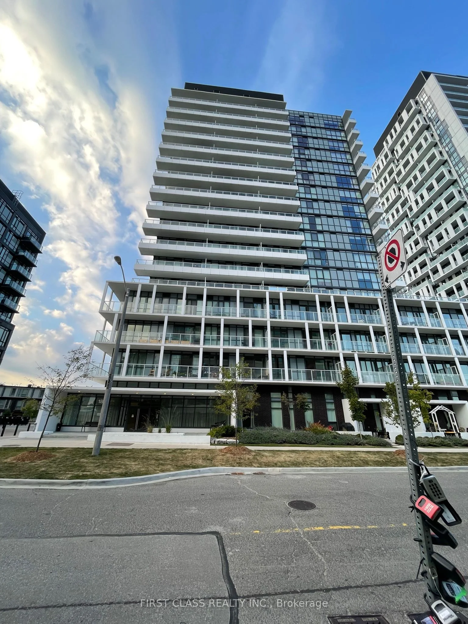 180 Fairview Mall Drive 213, Toronto C15, ON M2J 0G4