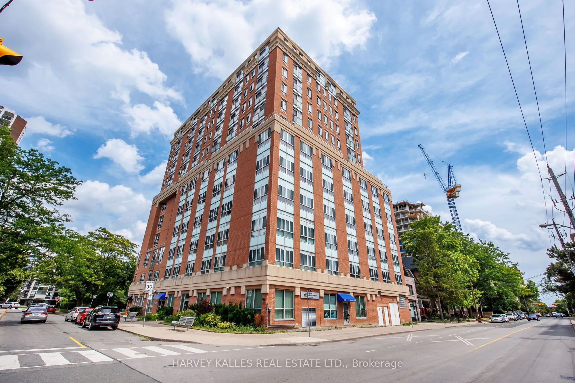 15 Maplewood Avenue 212, Toronto C03, On M6c 4b4