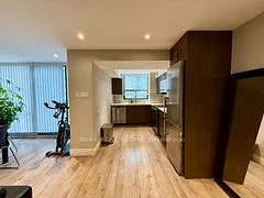 53 McCaul Street 649, Toronto C01, ON M5T 2W9