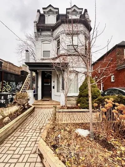 10 Borden Street Main, Toronto C01, ON M5S 2M9