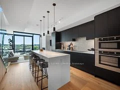 899 College Street W PH 621, Toronto C01, ON M6H 3P7