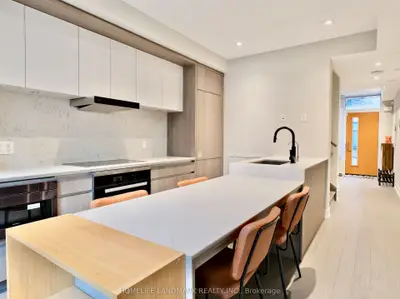 33 Dundonald Street 6, Toronto C08, On M4y 1k3