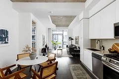 399 Adelaide Street W 516, Toronto C01, ON M5V 1S1