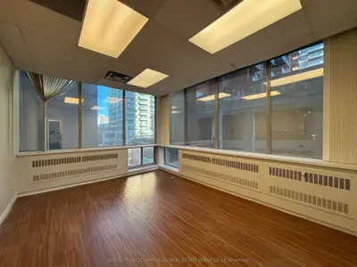 55 Eglinton Avenue E 305, Toronto C10, On M4p 1g8