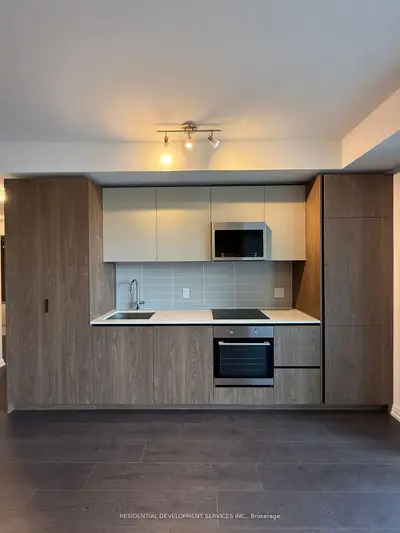 28 Widmer Street 3127, Toronto C01, On M5v 0t2