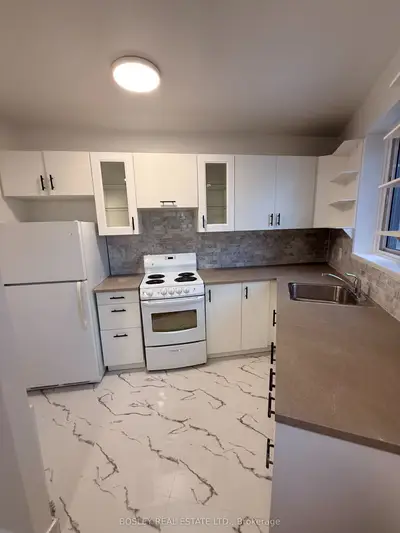 972 Eglinton Avenue E 407, Toronto C11, ON M4G 2L9