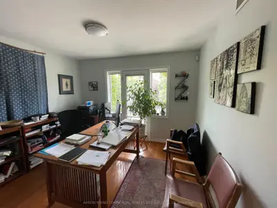 596 St. Clair Avenue W Floor 2, Toronto C03, On M6c 1a6