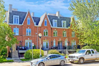 Condo Townhouse in Toronto