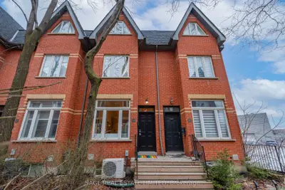 Att/Row/Townhouse in Toronto