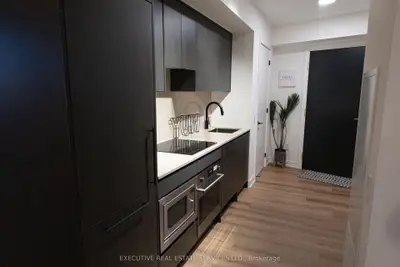 5 Lakeview Avenue #201, Toronto C01, ON M6J 0H3