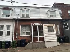 14 Glasgow Street Main Fl, Rm 2, Toronto C01, ON M5T 2B9