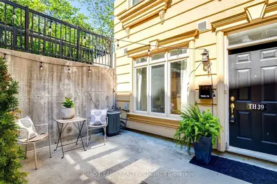 78 Carr Street 39, Toronto C01, ON M5T 1B7