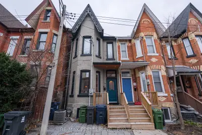 Att/Row/Townhouse in Toronto