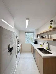 600 Eglinton Avenue E 306, Toronto C10, ON M4P 1P3