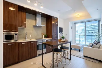 120 Bayview Avenue S715, Toronto C08, On M5a 0j1