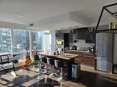 80 John Street 1712, Toronto C01, ON M5V 3X4