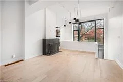 676 Richmond Street W 105, Toronto C01, ON M6J 1C3