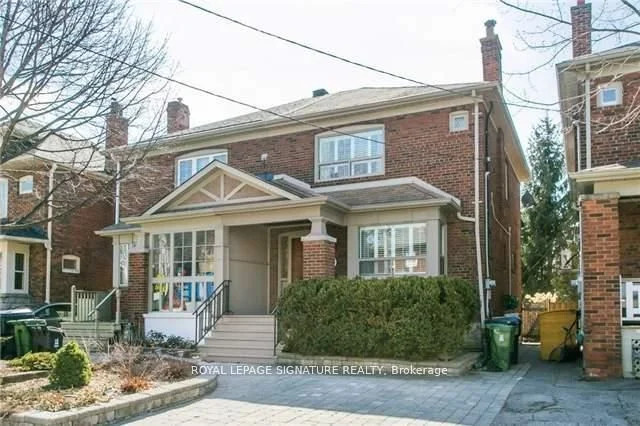 241 Deloraine Avenue, Toronto C04, On M5m 2b2