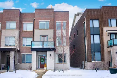 Att/Row/Townhouse in Toronto