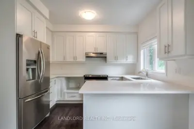Att/Row/Townhouse in Toronto