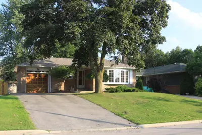 141 Elvaston Drive Main Fl, Toronto C13, ON M4A 1N8