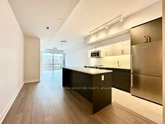 664 Spadina Avenue 313, Toronto C01, ON M5S 0G4