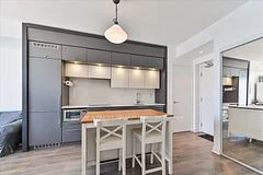15 Grenville Street 5002, Toronto C01, On M4y 0b9