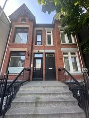 212 Gerrard Street E 1, Toronto C08, On M5a 2e6