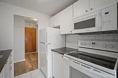 345 Lonsdale Road 504, Toronto C03, ON M5P 1R5