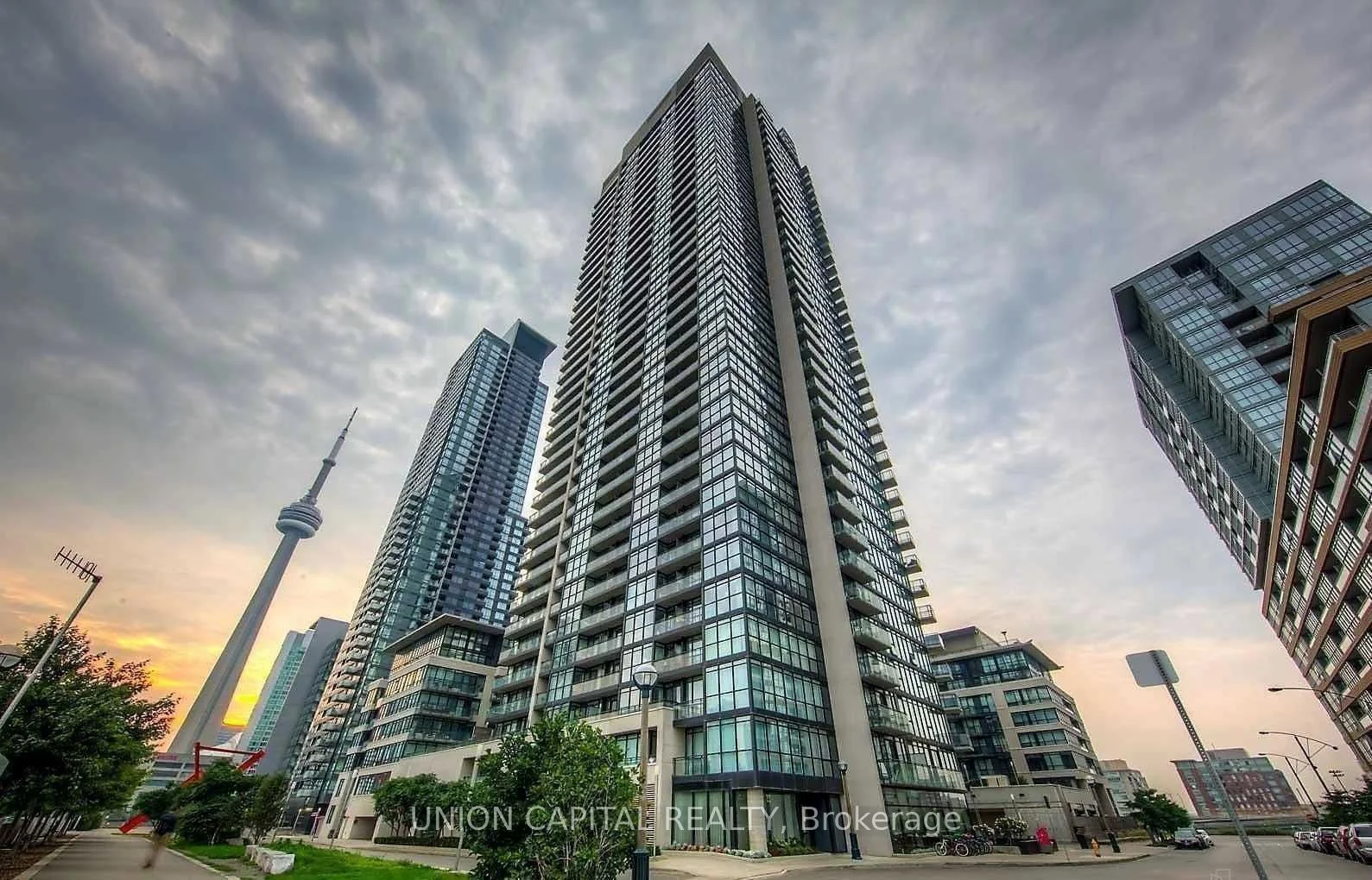 25 Capreol Court 607, Toronto C01, ON M5V 3Z7
