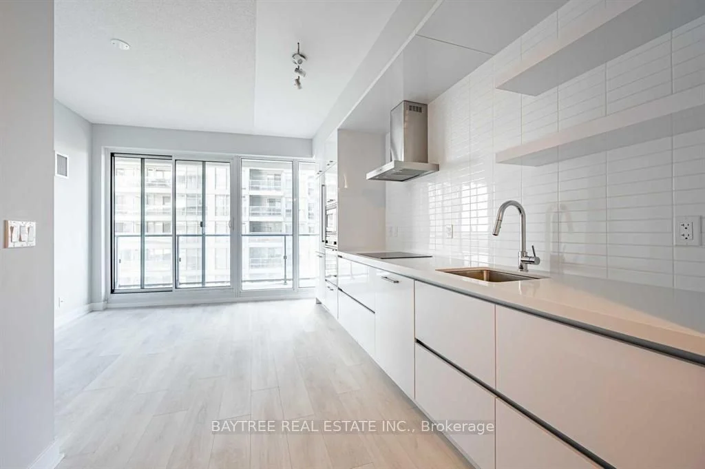 2221 Yonge Street 1806, Toronto C10, ON M4S 2B4