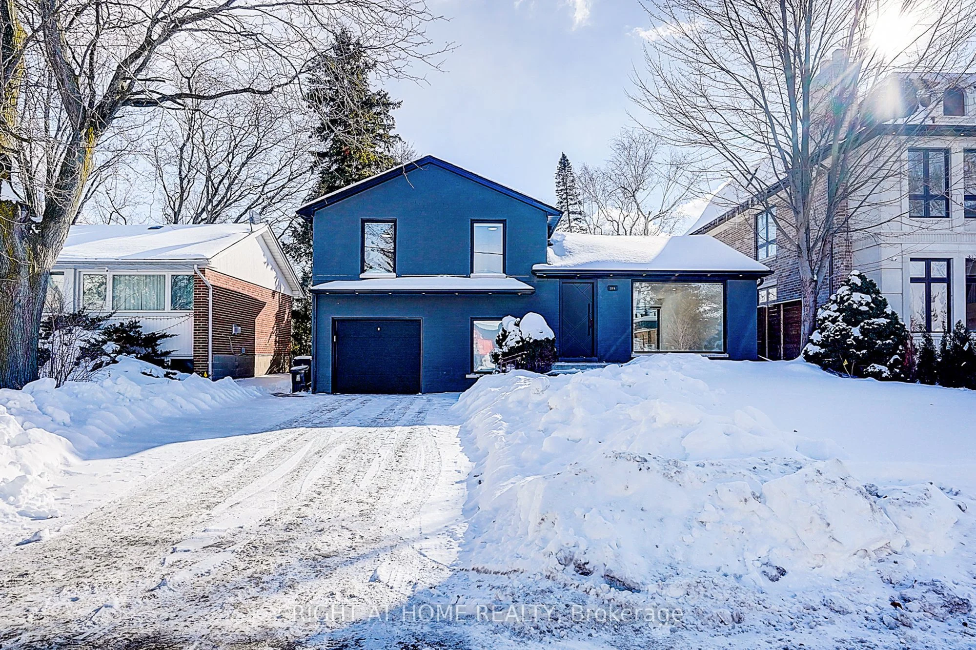 215 Churchill Avenue, Toronto C07, On M2r 1e2