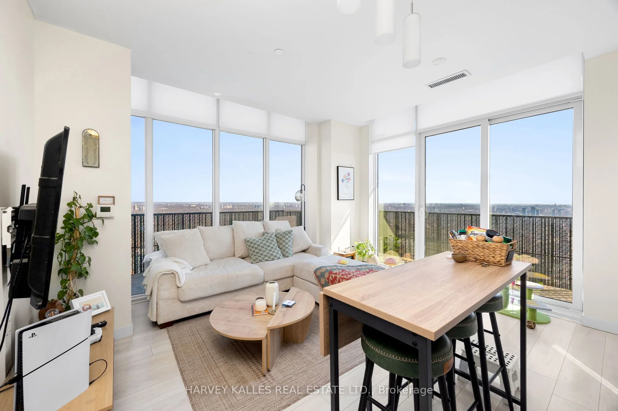 8 Eglinton Avenue E 5807, Toronto C10, ON M4P 1A6