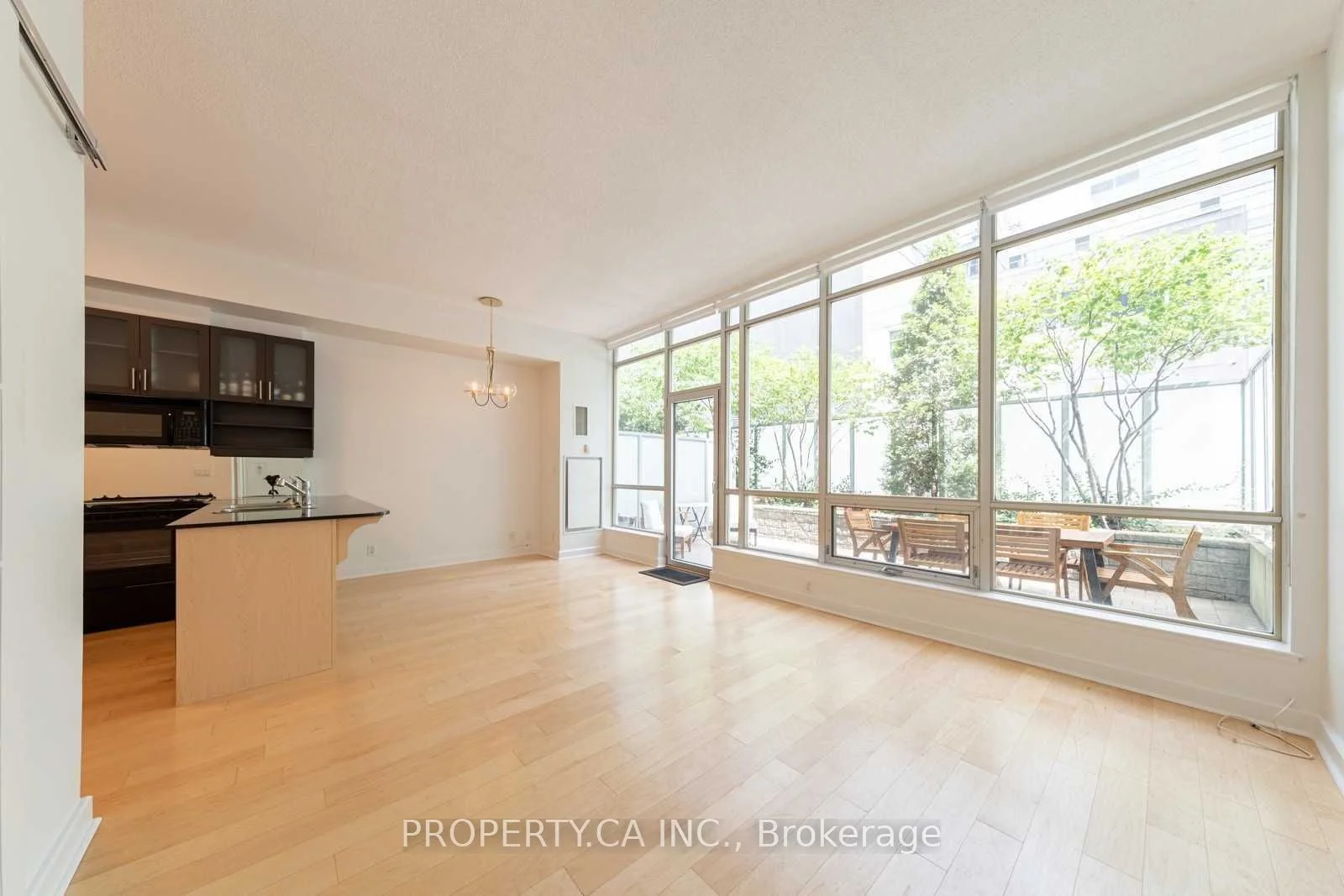 350 Wellington Street W G24, Toronto C01, ON M5V 3W9