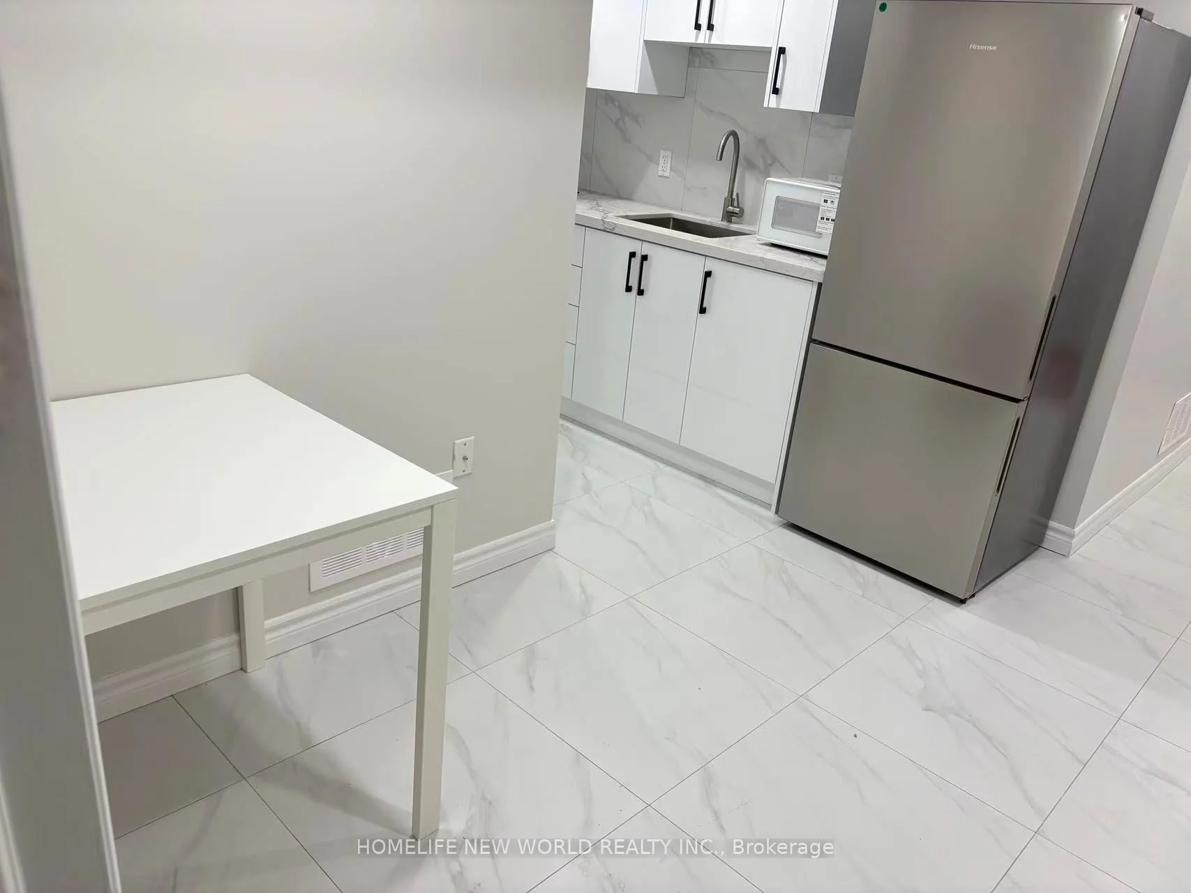 256 Palmerston Avenue N, Toronto C01, ON M6J 2J4