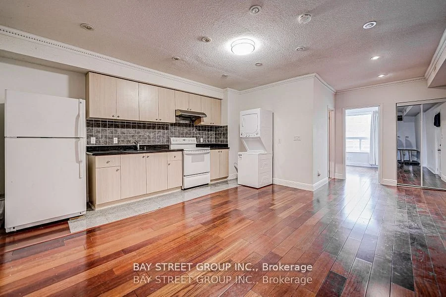 641a Dupont Street, Toronto C02, On M6g 1z4