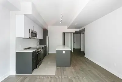 664 Spadina Avenue 907, Toronto C01, ON M5S 2H7
