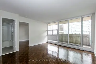 33 Isabella Street 2407, Toronto C08, ON M4Y 2P7