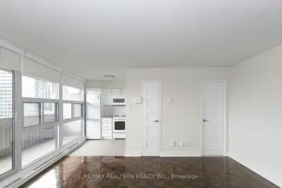 33 Isabella Street 1901, Toronto C08, ON M4Y 2P7
