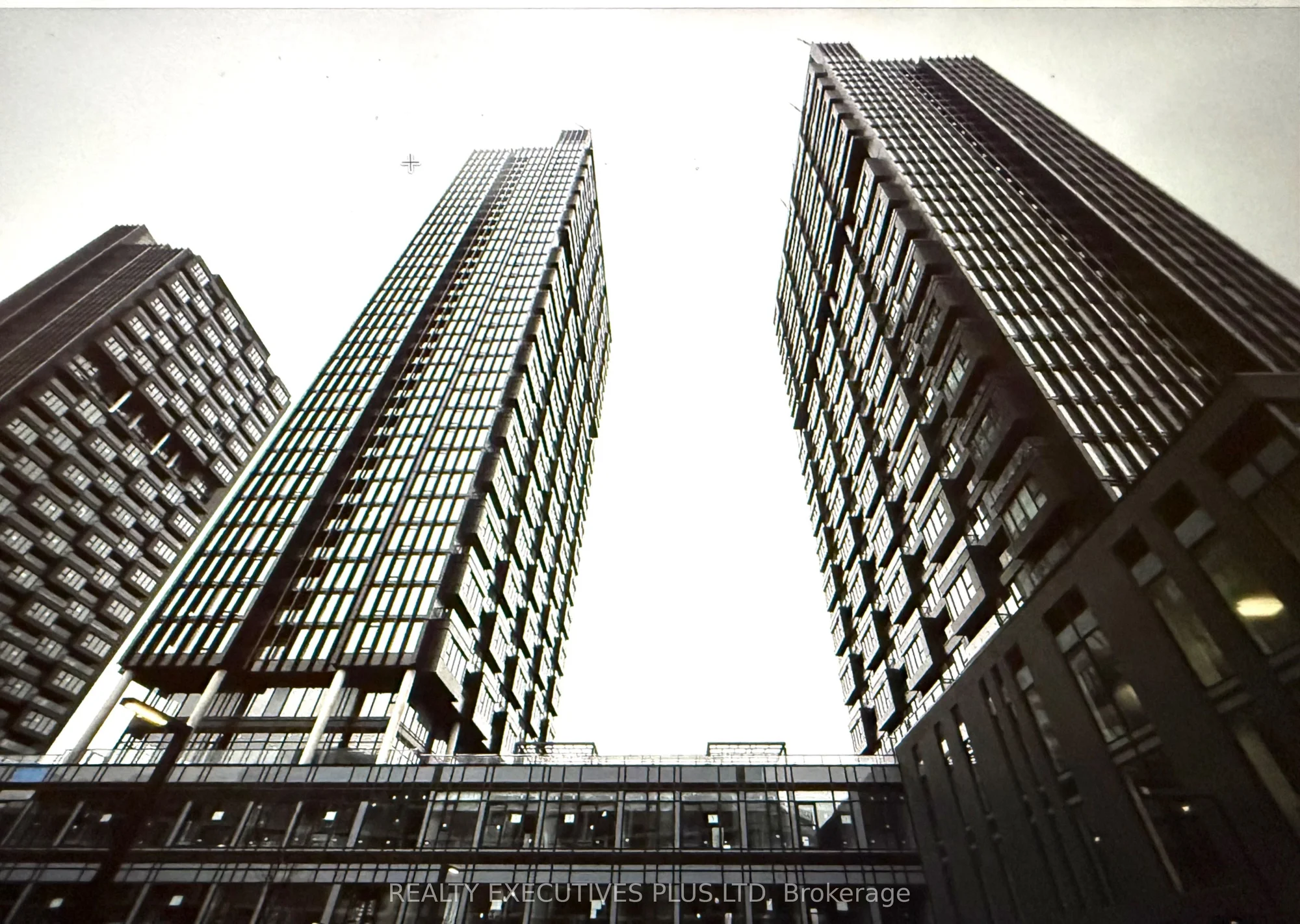 1 Quarrington Lane 1404, Toronto C13, ON M3C 0S4
